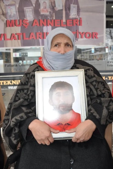 HDP önündeki evlat nöbeti devam ediyor