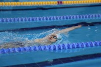 15 Yasindaki Genç Yüzücü Yeni Rekorlar Için Çalisiyor