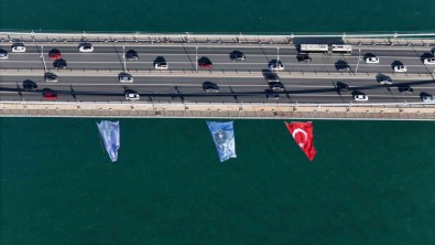Ilk Türk Astronot Için Iki Kita Ortasinda Türk Bayragi Asildi