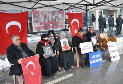 HDP önündeki evlat nöbeti devam ediyor