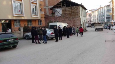 5.2'Lik Depremle Sarsilan Malatyalilar Sokaklara Döküldü