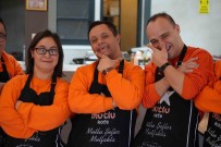 Bu Kafede Herkes Mutlu