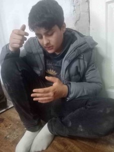 Deprem Panigiyle Evin Balkonundan Atlayan Çocuk Yaralandi