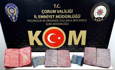 Durdurulan Araçta 5 Adet El Yazmasi Eser Ele Geçirildi