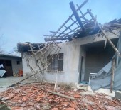 Malatya'da Bir Evin Çatisi Çöktü