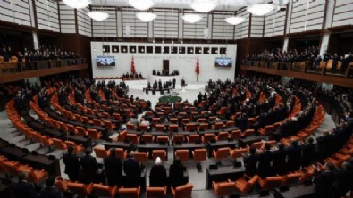 Milyonlarca emeklinin beklediği onay Meclis'ten çıktı: En düşük maaş 10 bin lira olacak