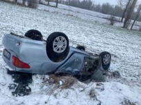 Saglik Çalisanlarini Tasiyan Otomobil Takla Atti Açiklamasi 5 Yarali