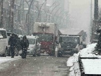 Yüksekova'da Yogun Kar Yagisi Açiklamasi Uçak Seferleri Iptal Edildi Haberi