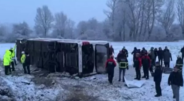 Kastamonu'da otobüs devrildi! Ekipler olay yerinde