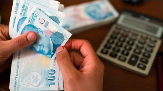 Milyonlarca emekli merakla bekliyordu! Zam farkları bugün hesaplarda