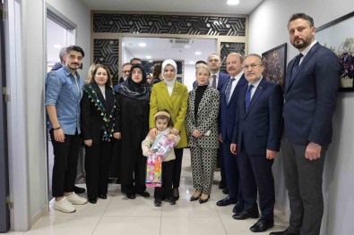 Bakan Göktas'tan Darülaceze Ve 15 Temmuz Dernegi Ziyareti