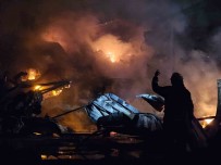 Mersin'deki Yanginda Sogutma Çalismalari Gece De Devam Etti