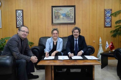 Saglik Hizmetleri MYO'yu Tercih Edecek 15 Ögrenciye Burs Destegi