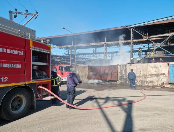 Hatay'da fabrika alev alev yandı