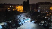 Istanbul'da Etkili Olan Kar Yagisi Caddeleri Beyaza Bürüdü