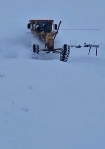 Kars'ta Kapali Köy Yollari Açiliyor