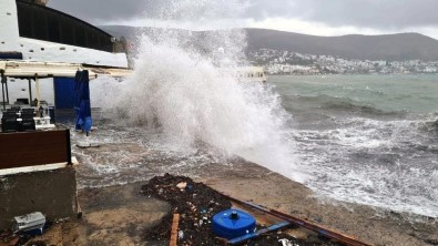 Meteoroloji'den Ege Denizi'nde Firtina Uyarisi