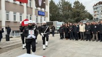 Sakarya'daki Kazada Sehit Olan Polis Memuru Cengiz Parlak Merzifon'da Defnedildi Haberi