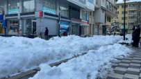 Tatvan Belediyesi Kar Temizlemede Sinifta Kaldi