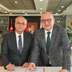 Büyüksehirden Salihli'ye 50 Bin Metrekare Kilit Parke Tasi Destegi