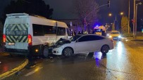 Kocaeli'de Servis Minibüsü Otomobille Çarpisti Açiklamasi 4 Yarali