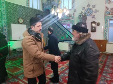 Sabah Namazinda Köy Halkiyla Bulustu