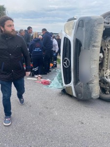 Tarim Isçilerini Tasiyan Servis Kamyonetle Çarpisti Açiklamasi 1 Ölü, 5 Yarali