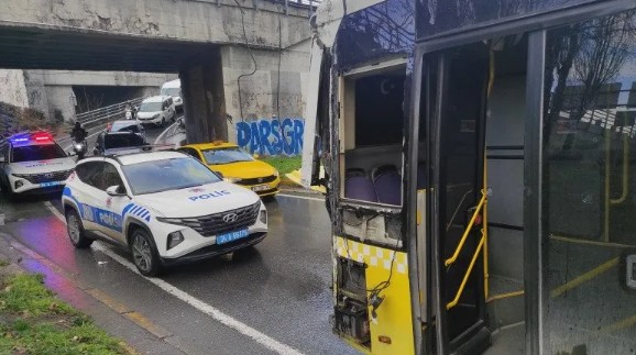 İETT otobüsü duvara çarptı: Yaralılar var!