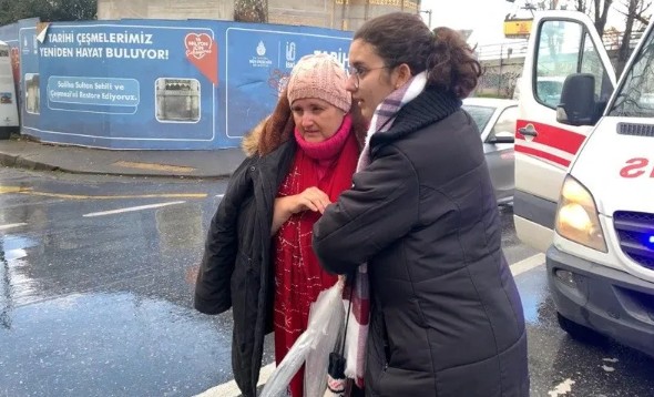 İETT otobüsü duvara çarptı: Yaralılar var!