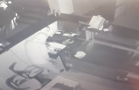 Esnafi Canindan Bezdiren Hirsiz Baskasina Ait Kimlikle Otelde Yakalandi