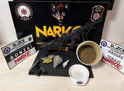 Eve Yapilan Baskinda 460 Gram Uyusturucu Ele Geçirildi