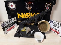 Eve Yapilan Baskinda 460 Gram Uyusturucu Ele Geçirildi