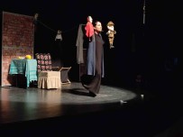 Gazze'deki Drami Anlatan Oyunu Izleyenler Duygusal Anlar Yasadi