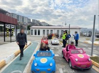 Ilkokul Ögrencilerine Trafik Kurallarini Uygulamali Egitimle Anlattilar