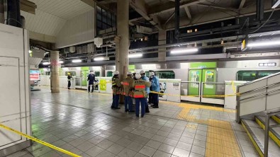 Japonya'da Trende Biçakli Saldiri Açiklamasi 4 Yarali