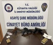 Kütahya'da Polisin Bölge Uygulamasinda 3 Ruhsatsiz Tabanca Ve Uyusturucu Ele Geçirildi