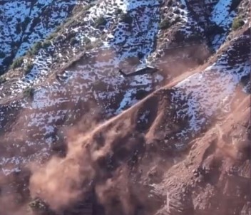 Sirnak'ta Kayaliklardan Düsen Çoban Askeri Helikopterle Kurtarildi