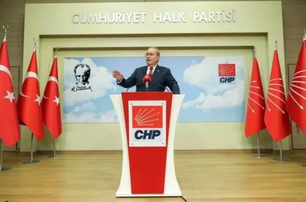 HDP'nin oyu için önce Türk Bayrağı'nı sonra Atatürk'ü kaldırdılar!