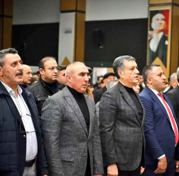 HDP'nin oyu için önce Türk Bayrağı'nı sonra Atatürk'ü kaldırdılar!