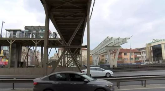İstanbul'da bitmek bilmeyen üst geçit... İBB'nin çalışmasında vatandaşlar isyan etti