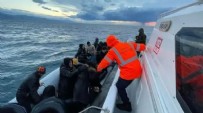 Yunanistan'ın geri ittiği 37 kaçak göçmen kurtarıldı Haberi