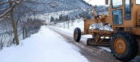 Kemer Belediyesi, Kar Yagisi Nedeniyle Kapanan Yayla Yollarini Temizledi Haberi