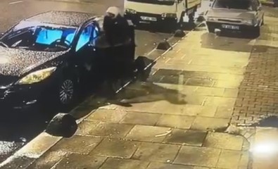 Park Halindeki Araci 'Kopya Anahtar' Yöntemiyle Çalan Hirsiz Kamerada