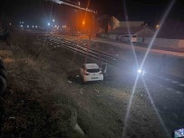 Polisten Kaçarken Demiryoluna Uçtular Açiklamasi Otomobildeki 2 Kisiye Gözalti Haberi