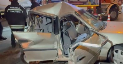 TEM'de Tirla Çarpisan Otomobil Kagit Gibi Ezildi Açiklamasi 2 Agir Yarali