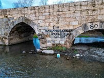 Tokat'ta 2 Bin Yillik Tarihi Köprüye Sprey Boyali Saygisizlik