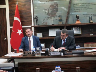 Bakan Tekin, Kastamonu'da Ziyaretlerde Bulundu