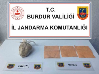 Burdur'da Jandarma Ekiplerinin Kaçakçilik Ve Uyusturucu Operasyonlarinda Yakalanan 3 Sahis Tutuklandi