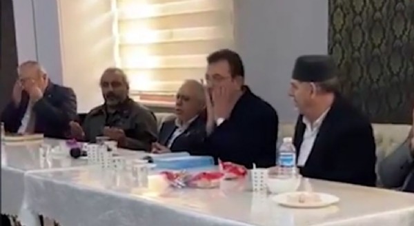 Ekrem İmamoğlu taziye evinde Kur'an-ı Kerim okudu