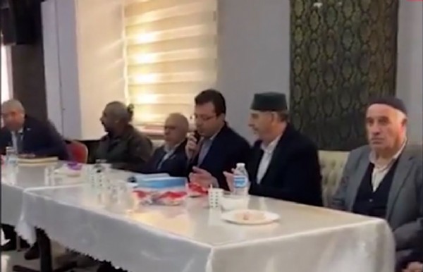 Ekrem İmamoğlu taziye evinde Kur'an-ı Kerim okudu